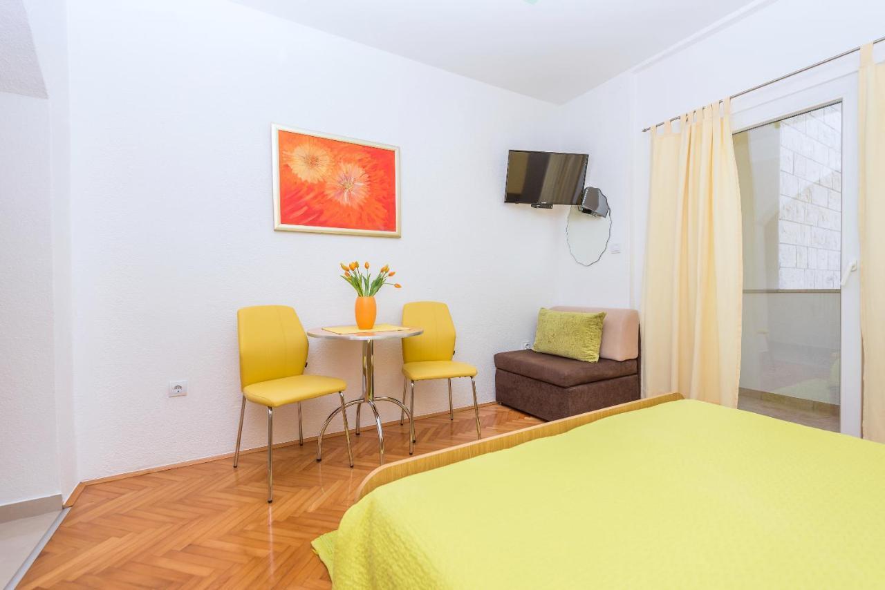 Apartments Villa Vujcic Makarska Exterior foto